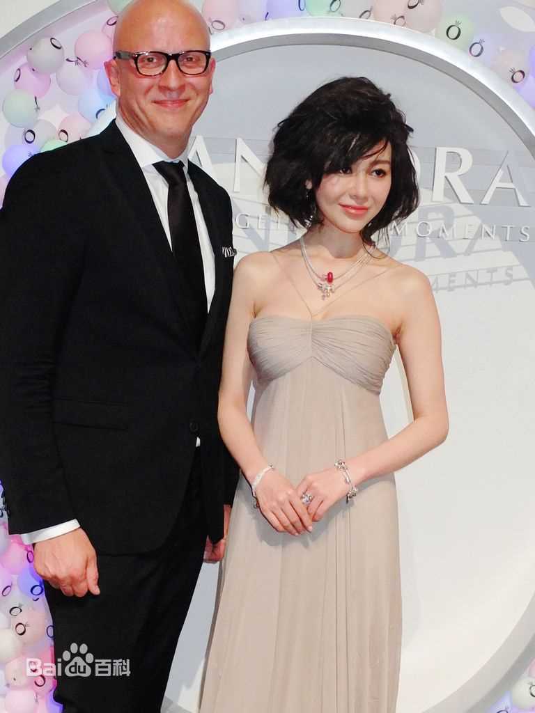 巩新亮(Miumiu)出席活动前后照片