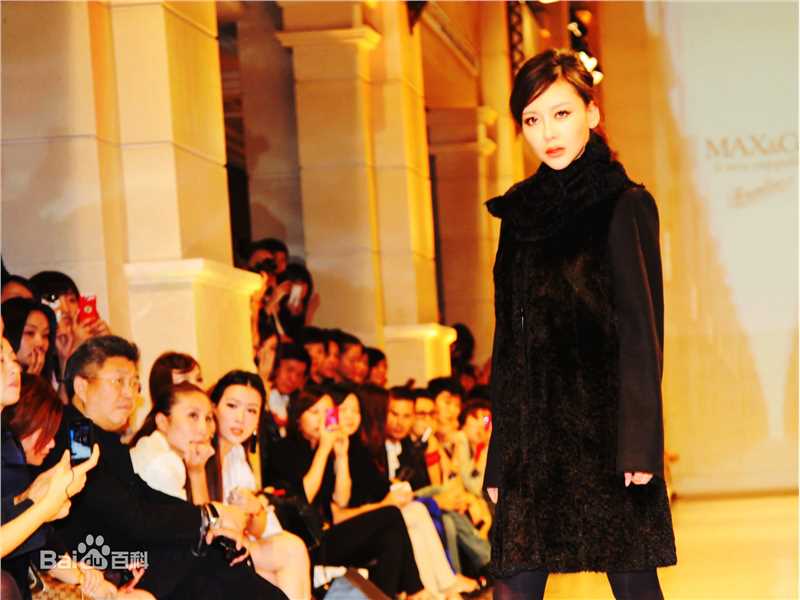 巩新亮(Miumiu)出席活动前后照片