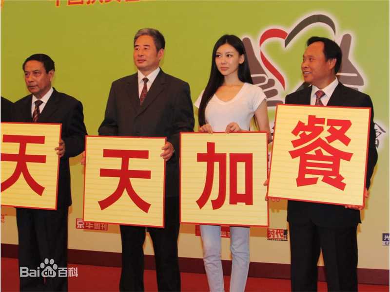 巩新亮(Miumiu)出席活动前后照片