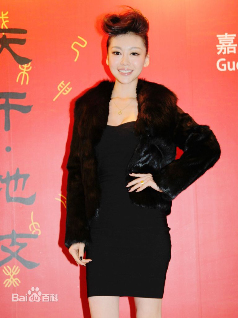 巩新亮(Miumiu)出席活动性感图片图集