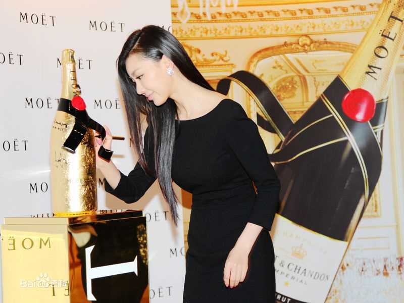 巩新亮(Miumiu)出席活动性感图片图集