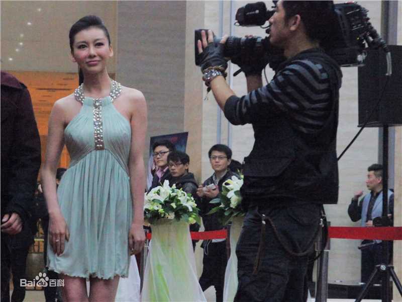 巩新亮(Miumiu)出席活动性感图片图集