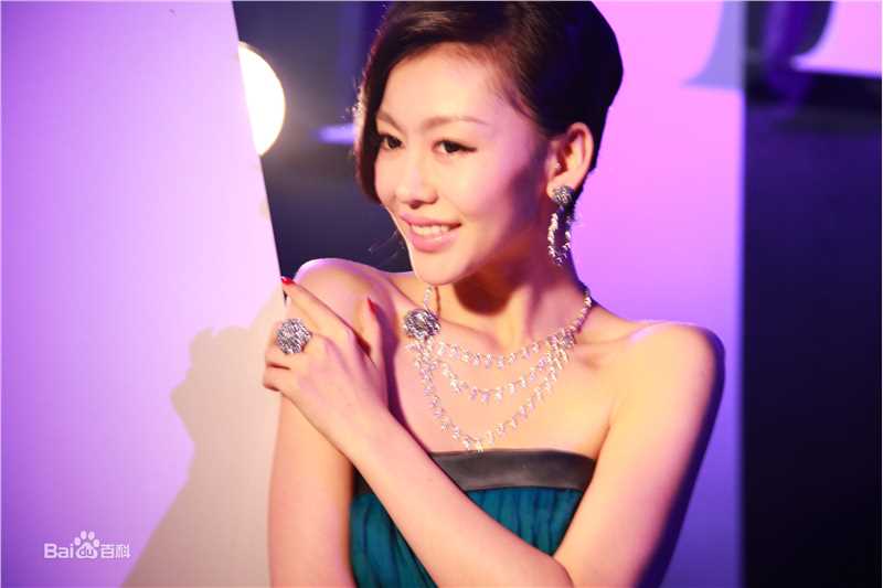 巩新亮(Miumiu)出席活动性感图片图集