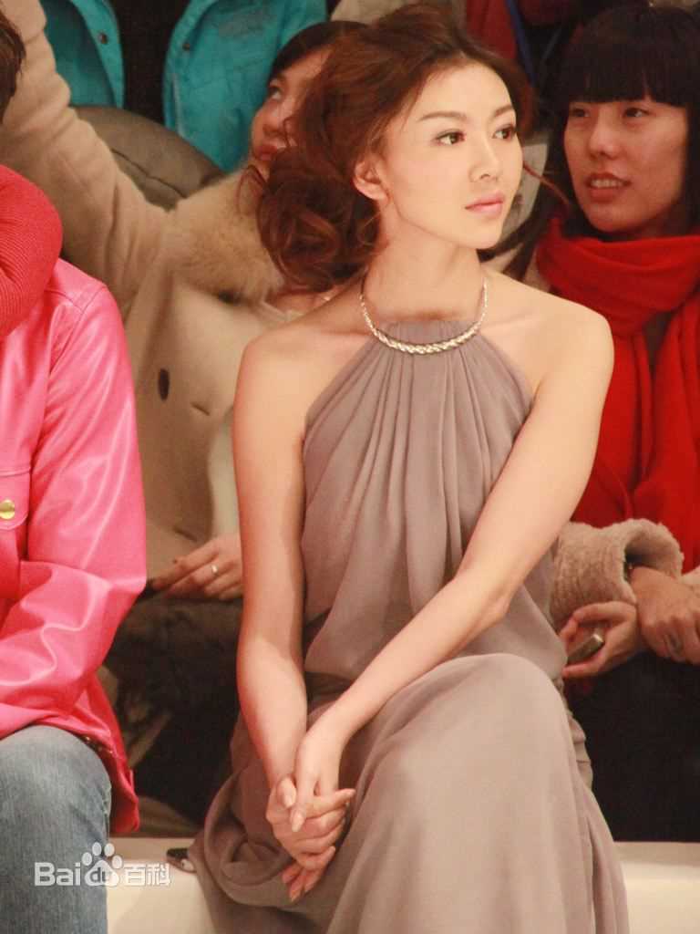 巩新亮(Miumiu)出席活动性感图片图集