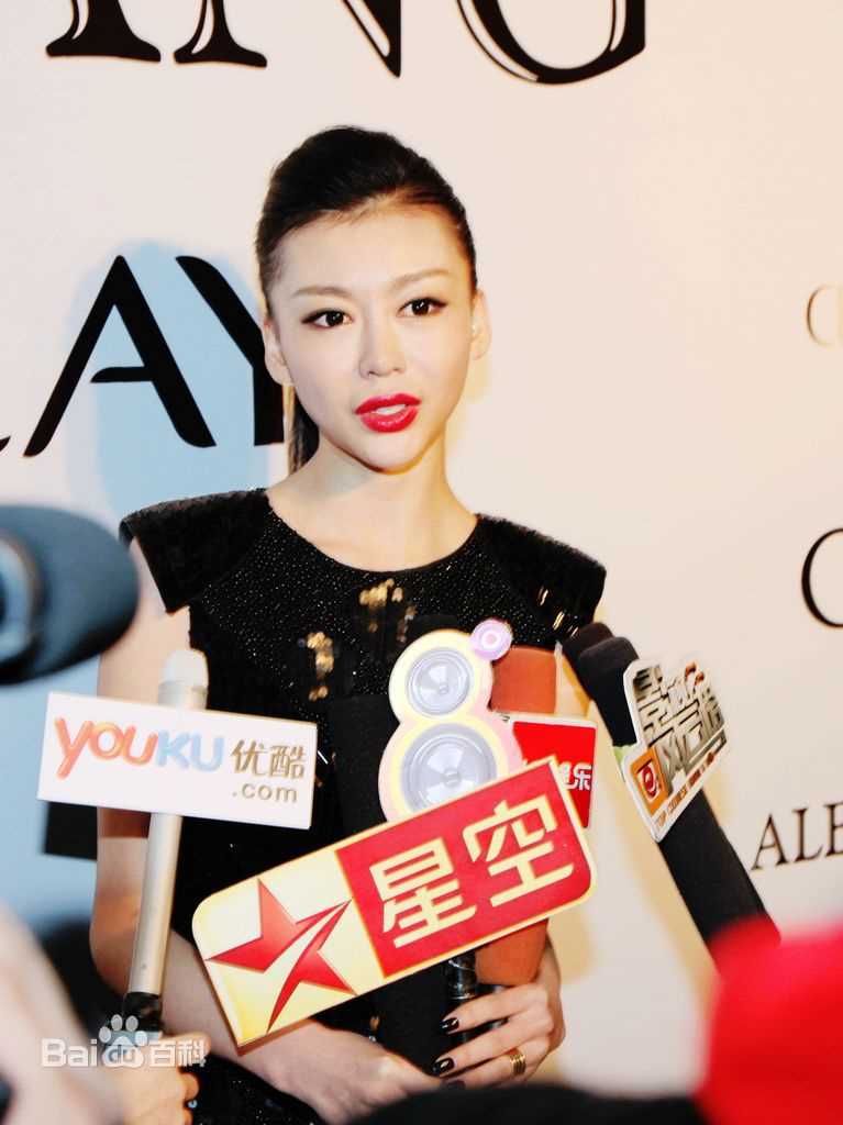 巩新亮(Miumiu)出席活动性感图片图集