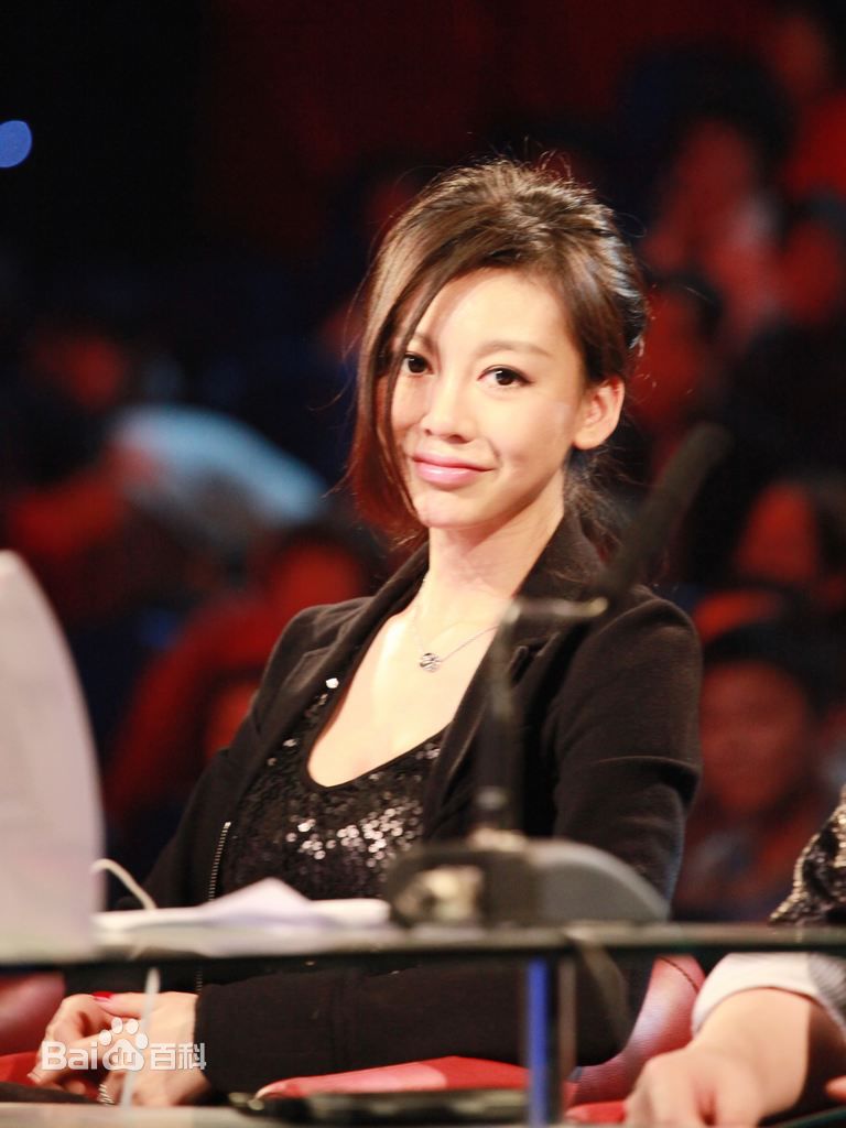 巩新亮(Miumiu)出席活动性感图片图集