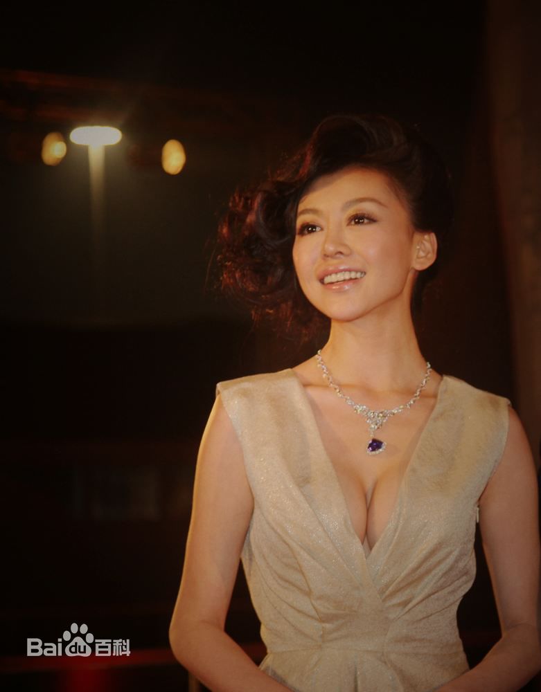 巩新亮(Miumiu)出席活动性感图片图集