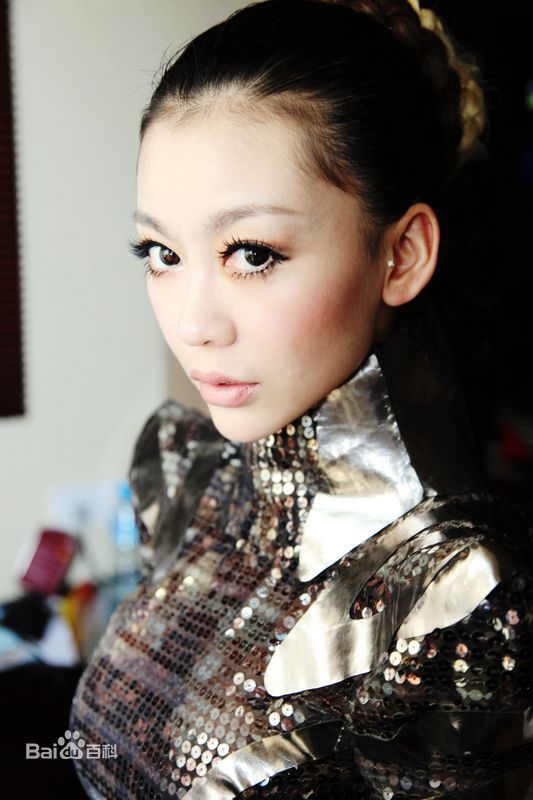 巩新亮(Miumiu)出席活动性感图片图集