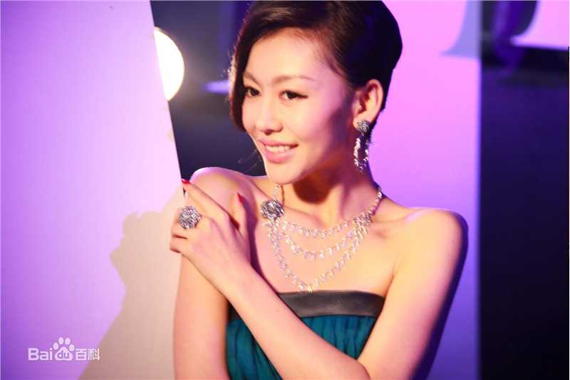 巩新亮(Miumiu)出席活动性感图片图集