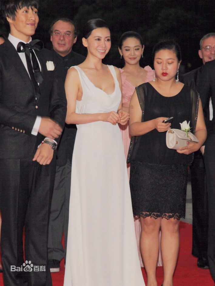 巩新亮(Miumiu)出席活动性感图片图集