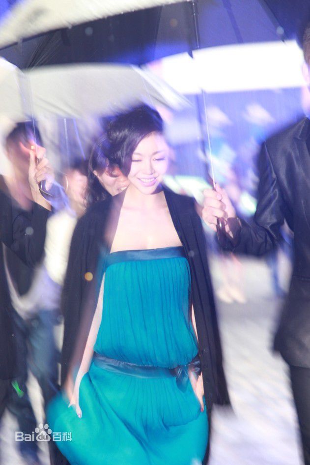 巩新亮(Miumiu)出席活动性感图片图集