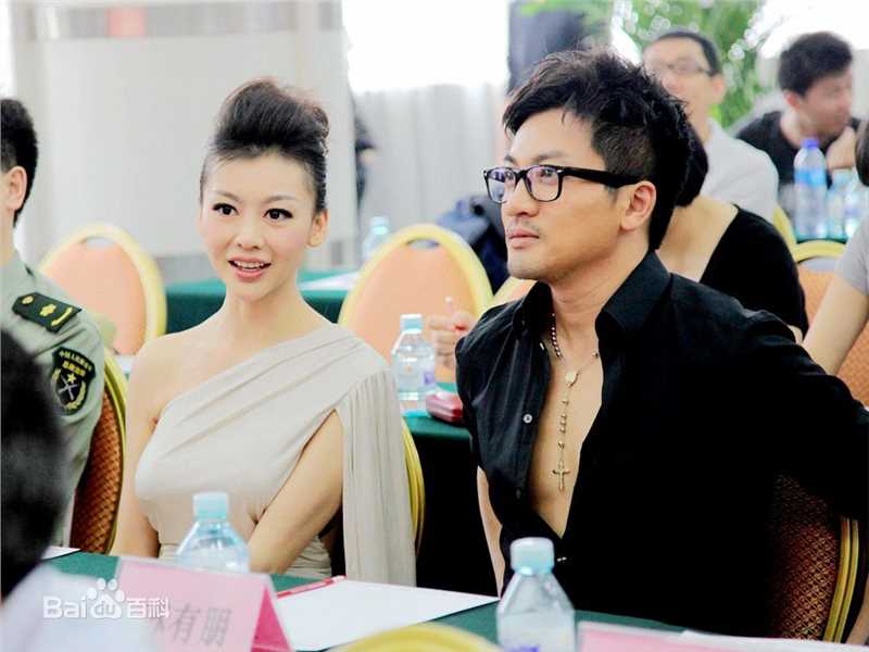 巩新亮(Miumiu)出席活动性感图片图集