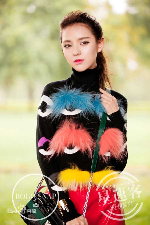 张予曦最新街拍壁纸