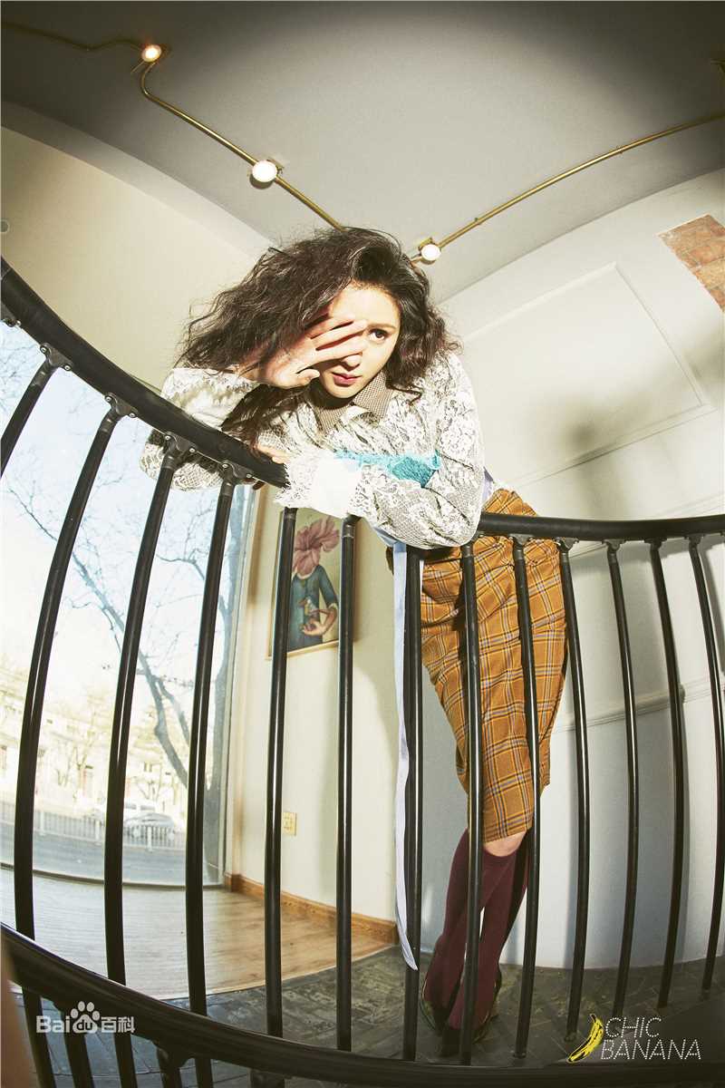 张予曦最新街拍壁纸