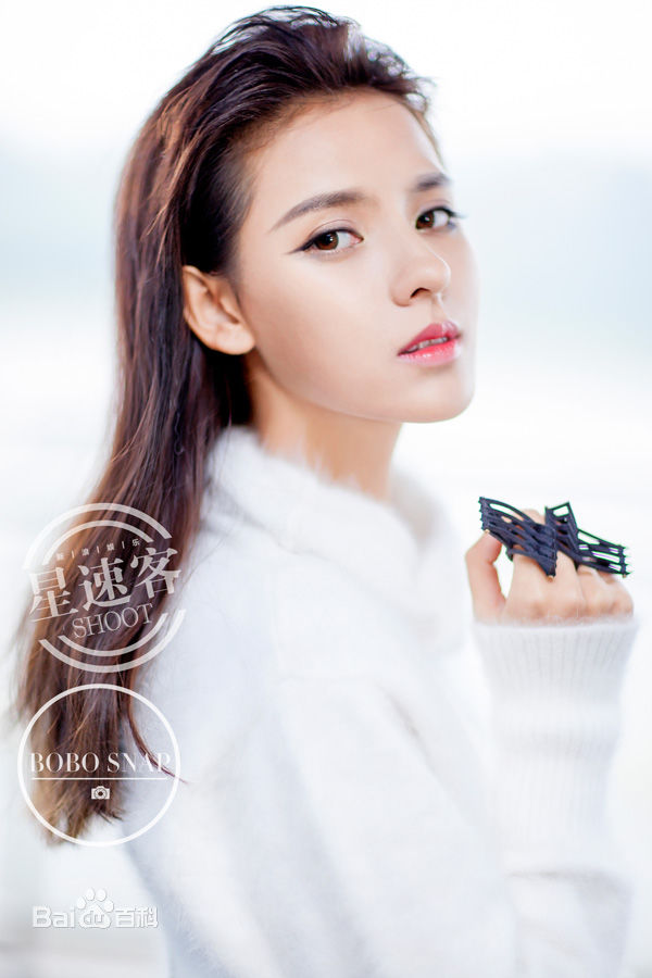 张予曦最新街拍壁纸