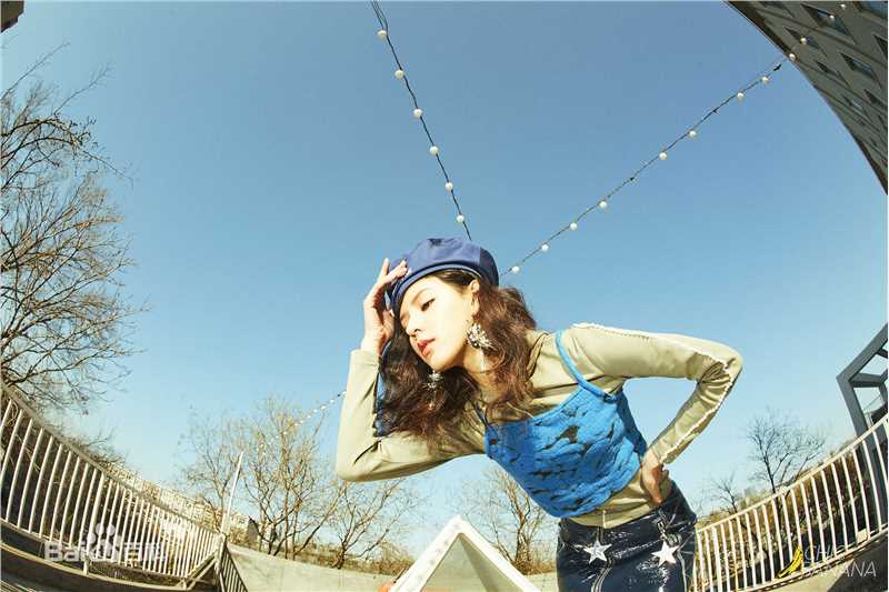 张予曦最新街拍壁纸