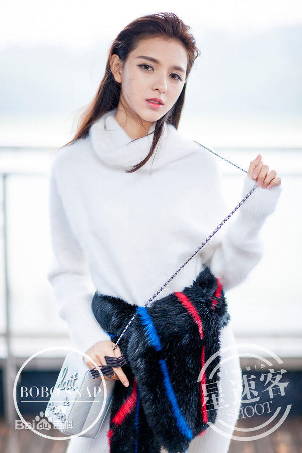 张予曦最新街拍壁纸