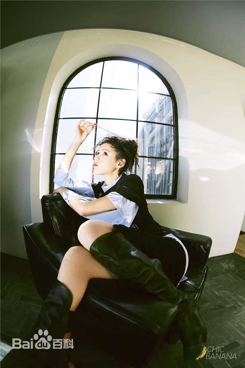 张予曦最新街拍壁纸