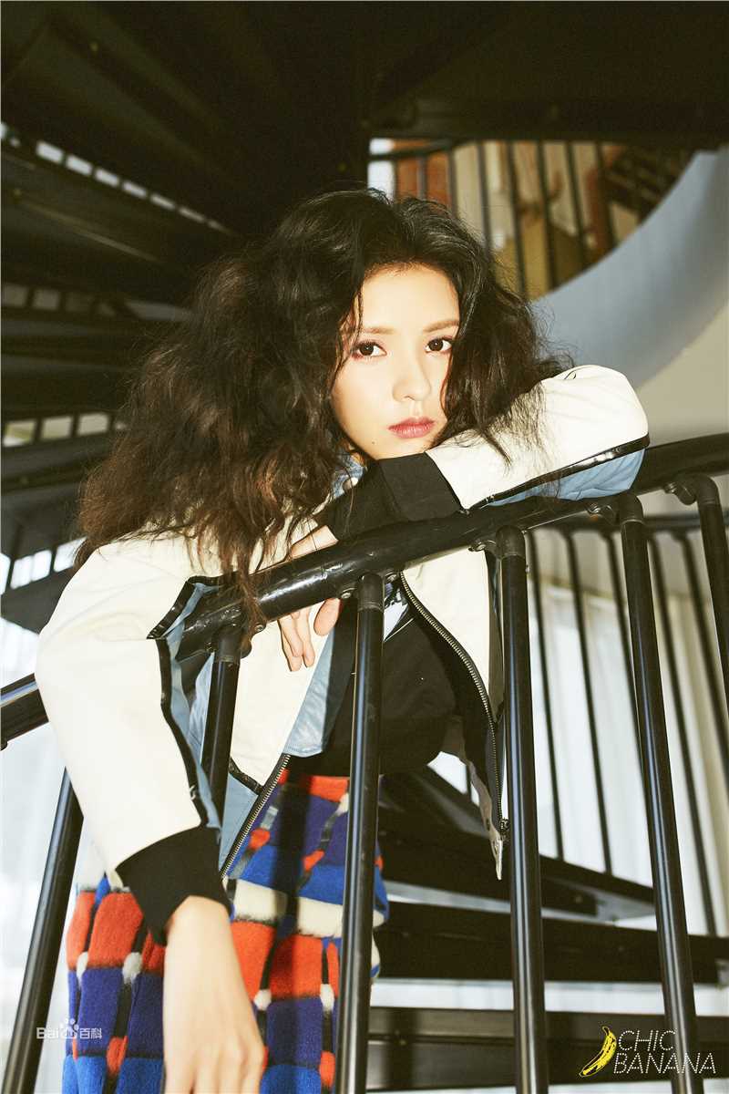 张予曦最新街拍壁纸