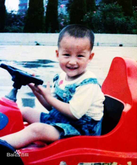 卢卓小灿的成长图片图集