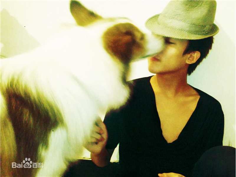 卢卓小灿的成长图片图集