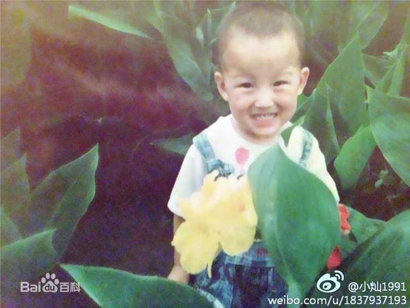 卢卓小灿的成长图片图集