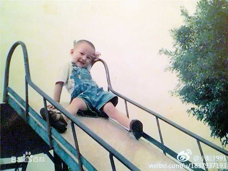 卢卓小灿的成长图片图集