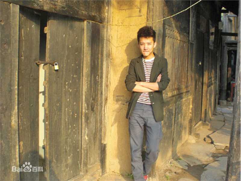 卢卓小灿的成长图片图集