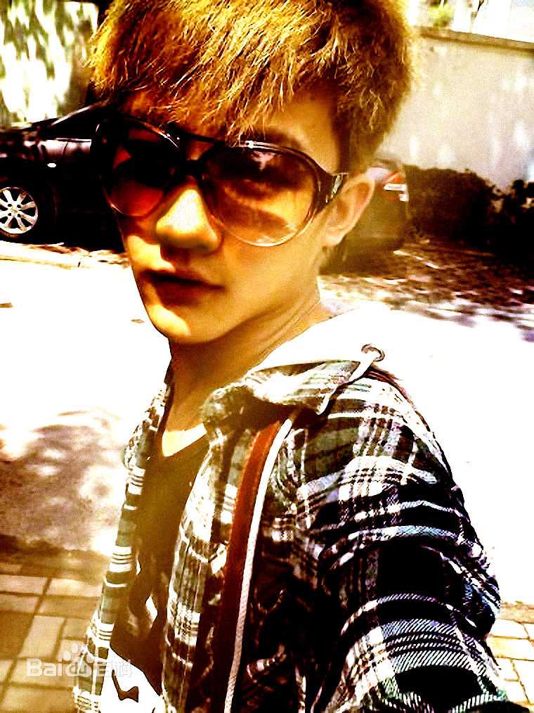 卢卓小灿的成长图片图集