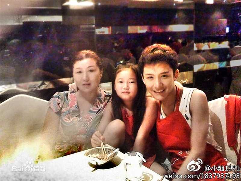 卢卓小灿的成长图片图集