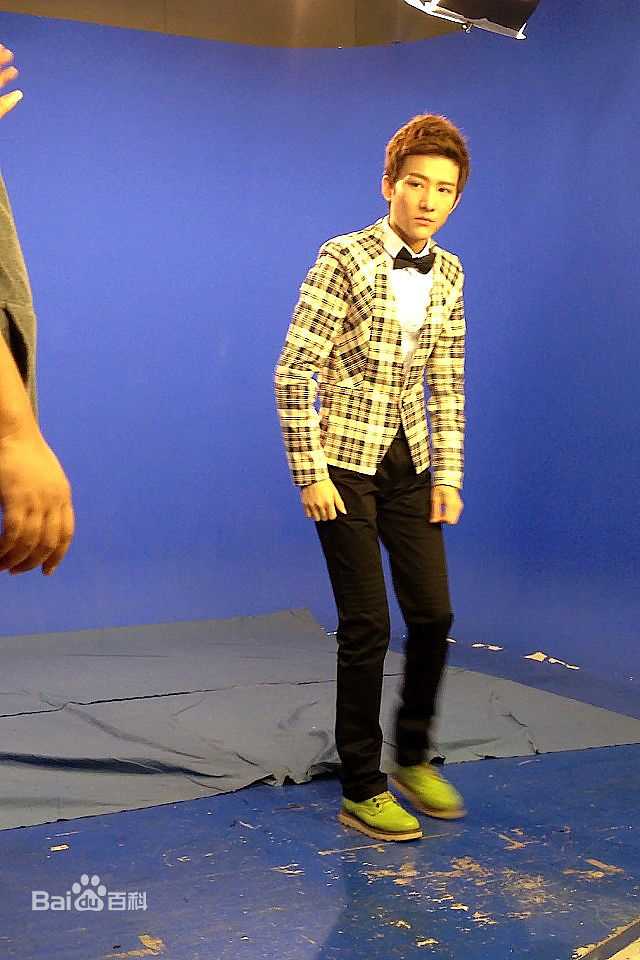 卢卓百变造型图册