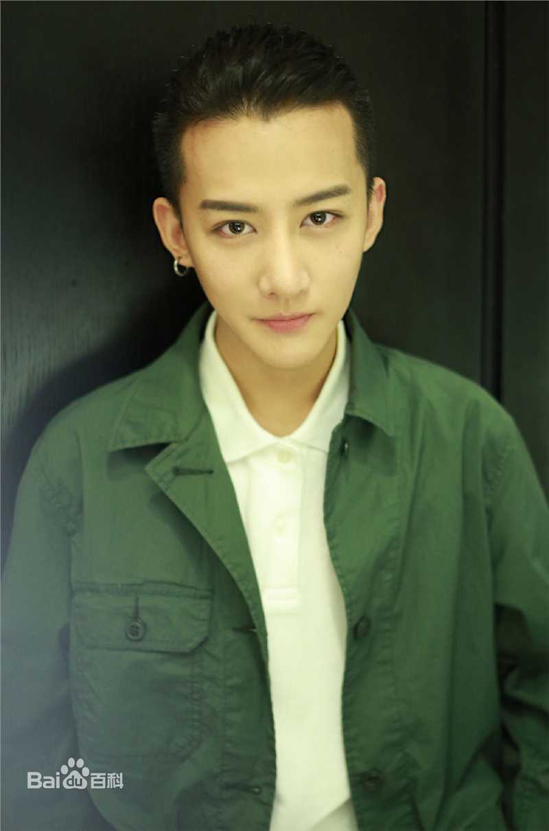 卢卓概述图册性感图片壁纸