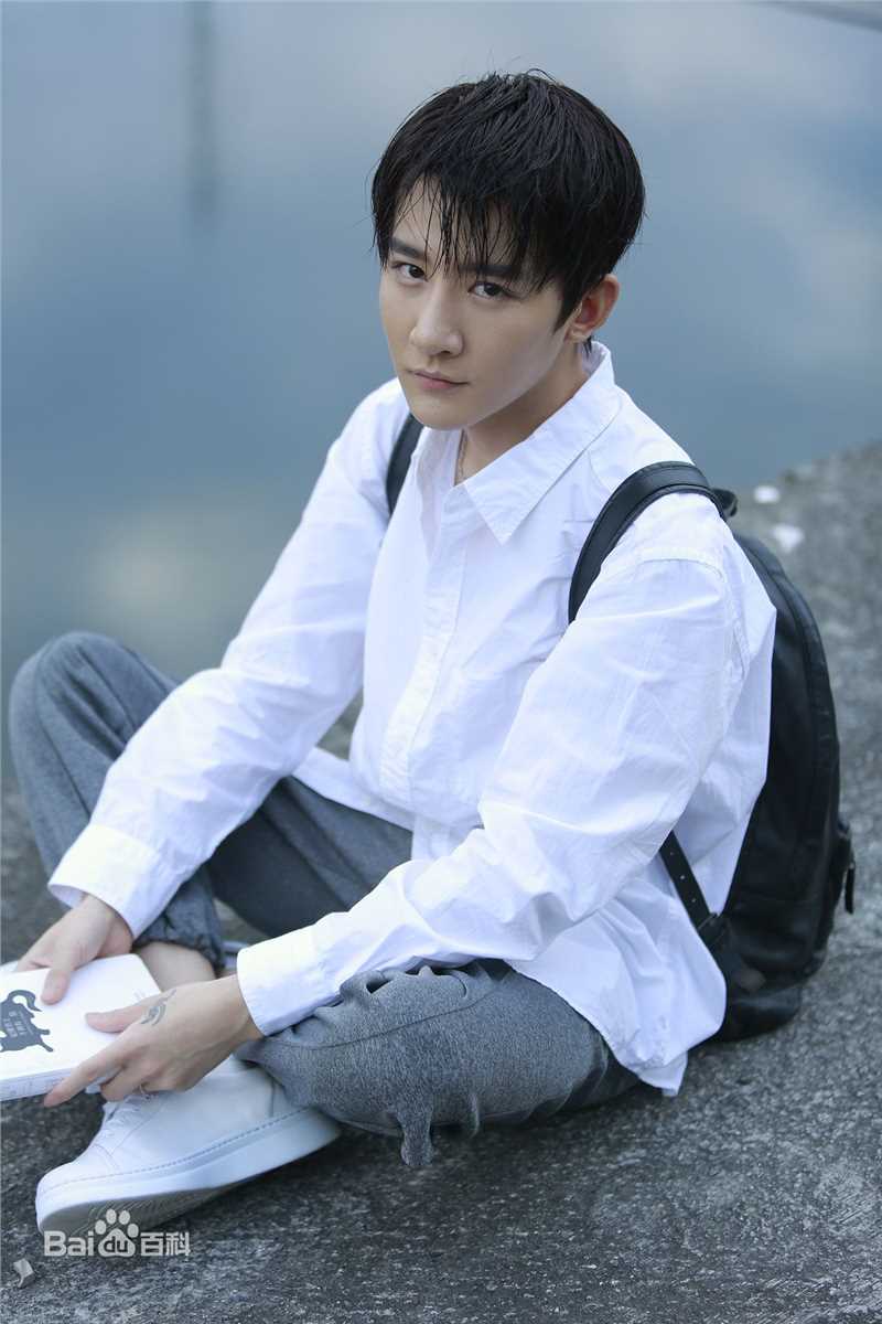 卢卓概述图册性感图片壁纸