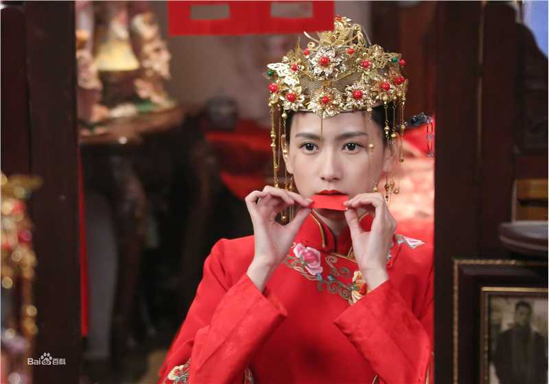 王秋紫在电视剧《左眼诡事》饰演青灵中的