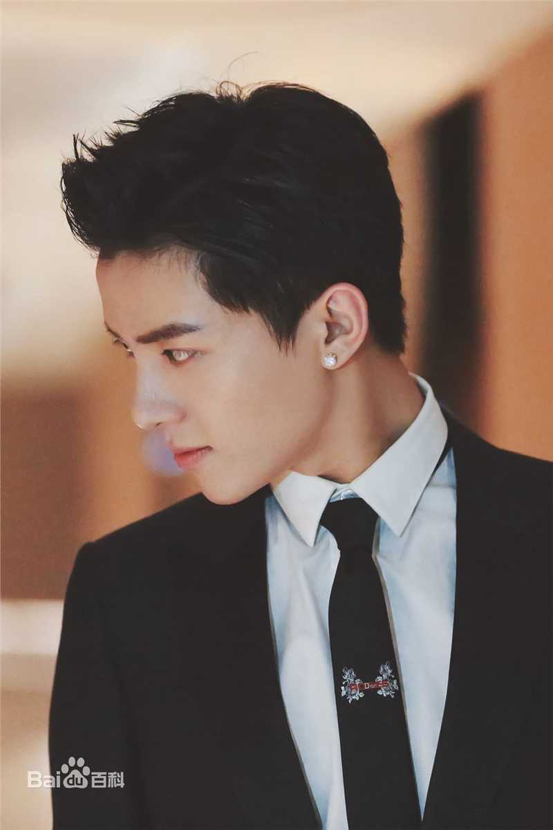 吴俊余(June Wu)最新壁纸