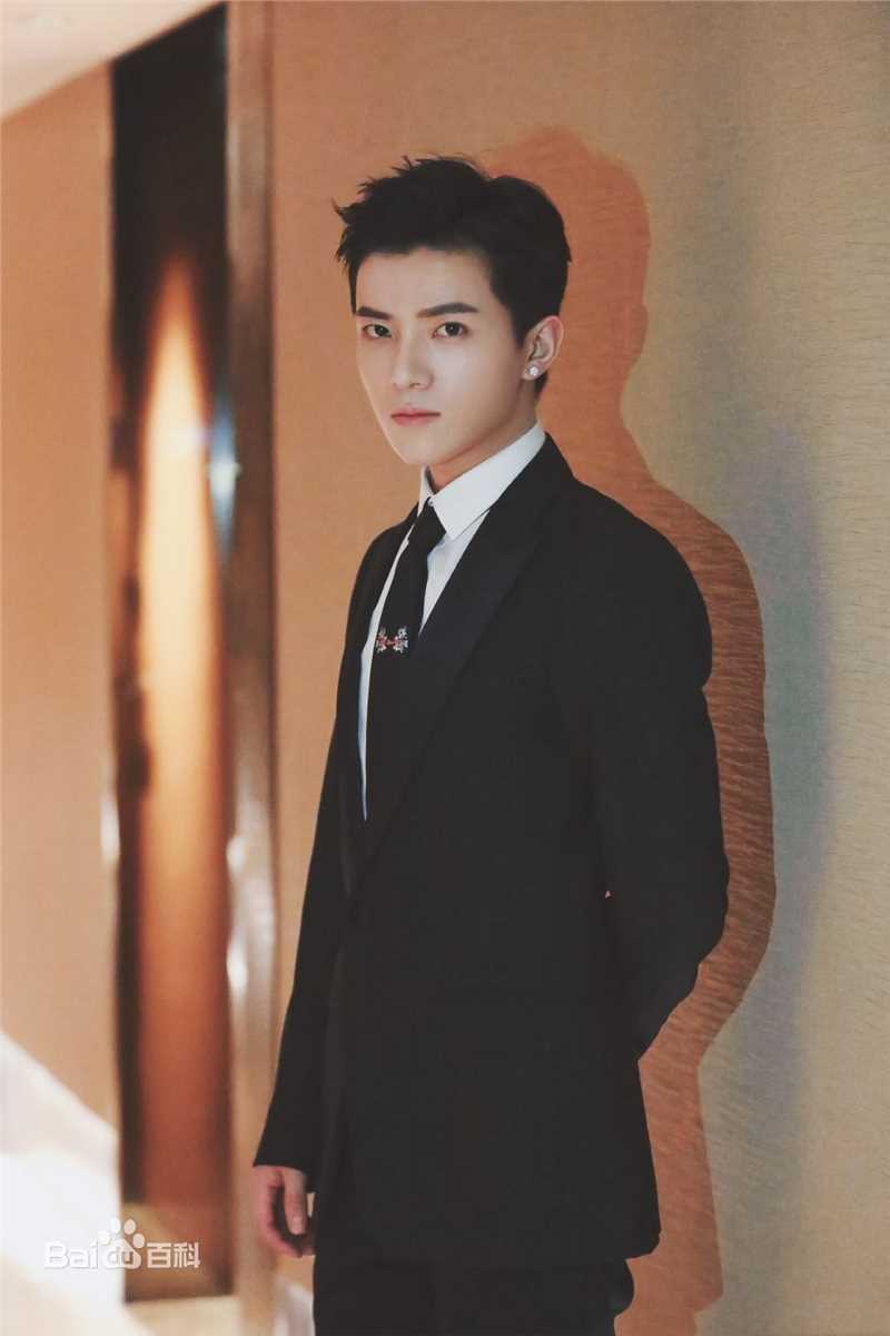 吴俊余(June Wu)最新壁纸