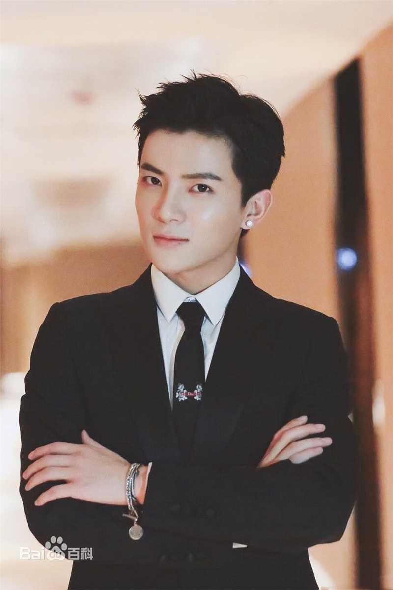 吴俊余(June Wu)最新壁纸