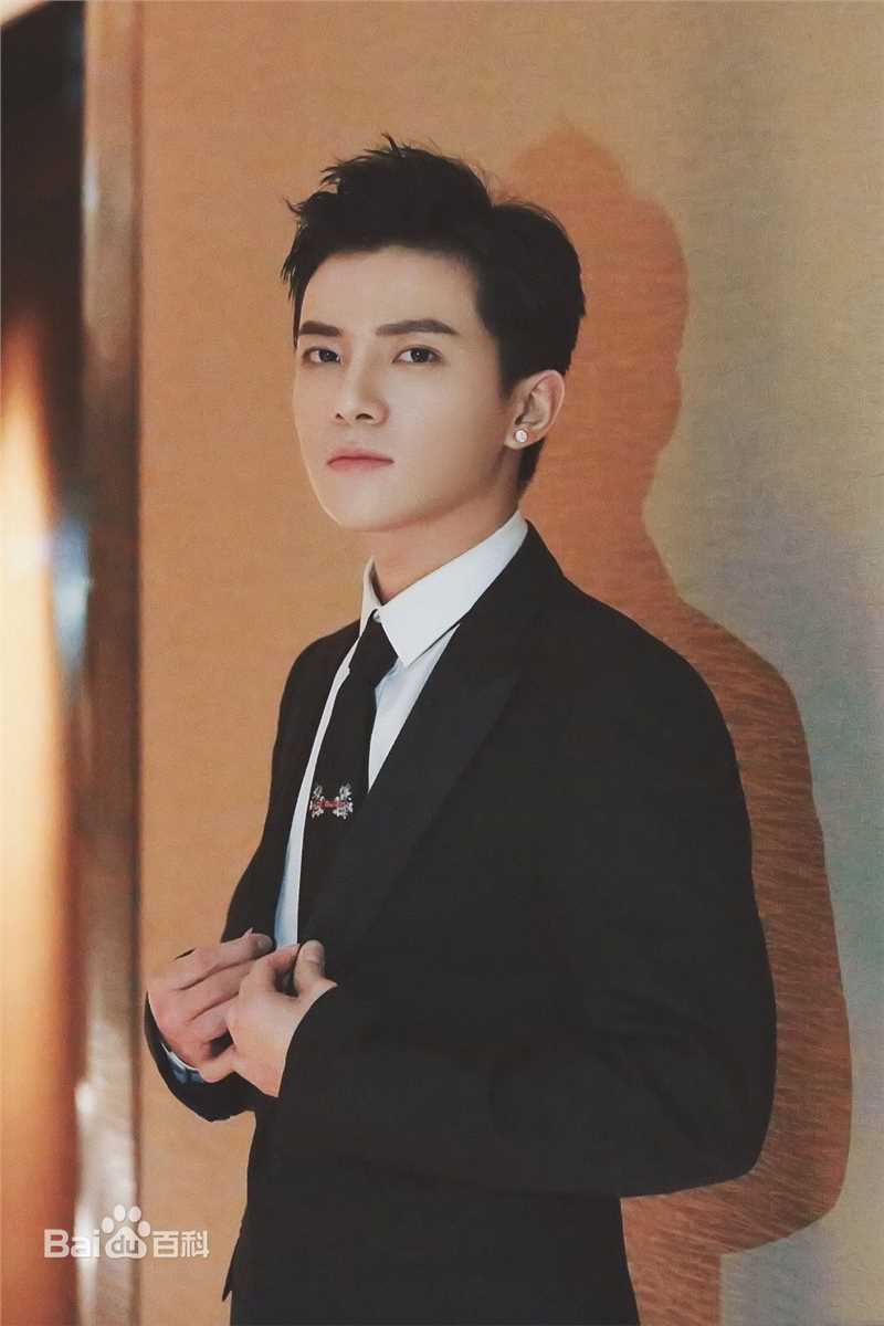 吴俊余(June Wu)最新壁纸