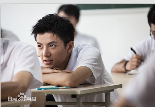 最新吴俊余(June Wu)在《成人记》饰顾小春中的壁纸