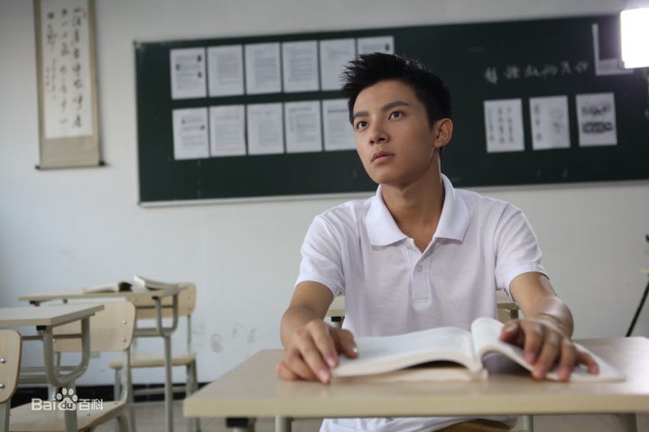 最新吴俊余(June Wu)在《成人记》饰顾小春中的壁纸