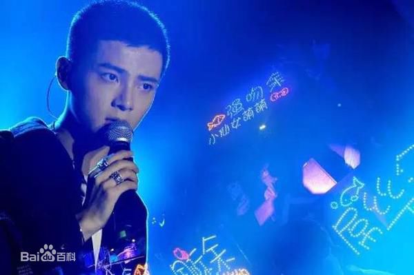 吴俊余(June Wu)歌手素颜照相册