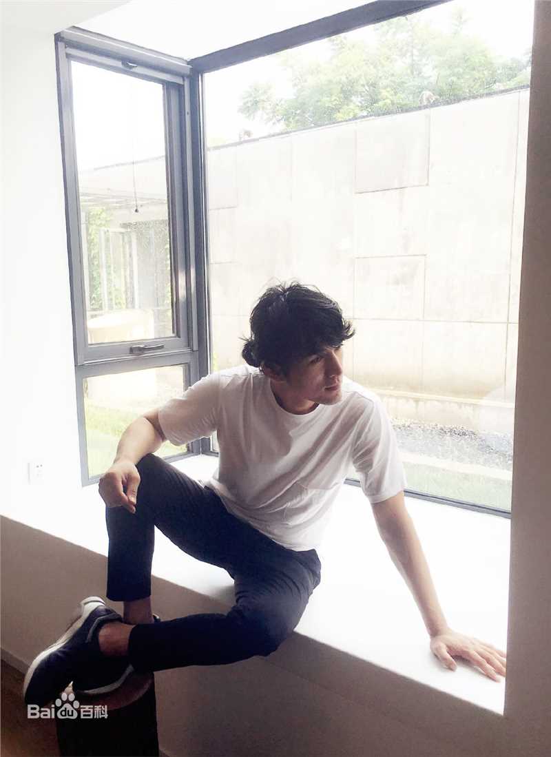 张晓晨(Edward Zhang)生活照前后照片