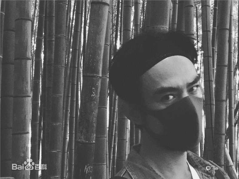 张晓晨(Edward Zhang)生活照性感图片壁纸