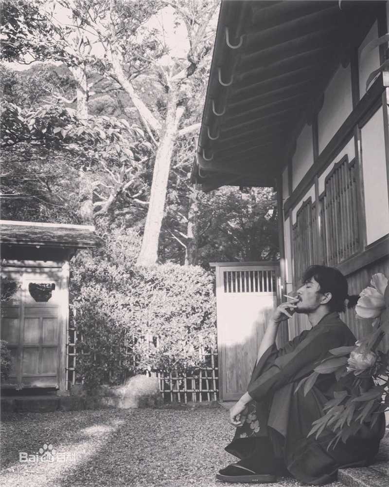 张晓晨(Edward Zhang)生活照性感图片壁纸