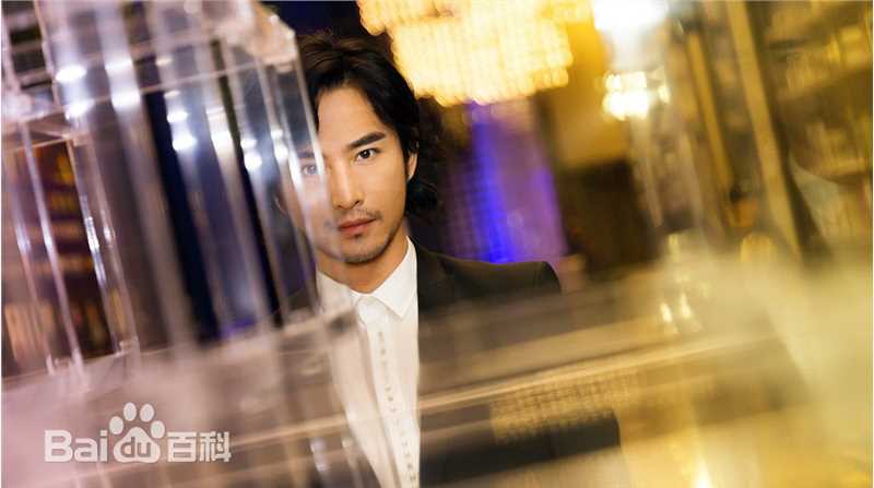 张晓晨(Edward Zhang)颁奖仪式照前后照片