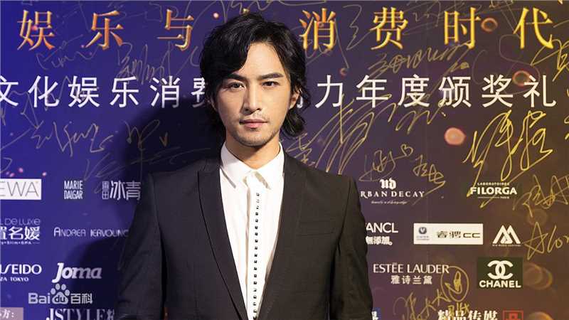 张晓晨(Edward Zhang)颁奖仪式照前后照片