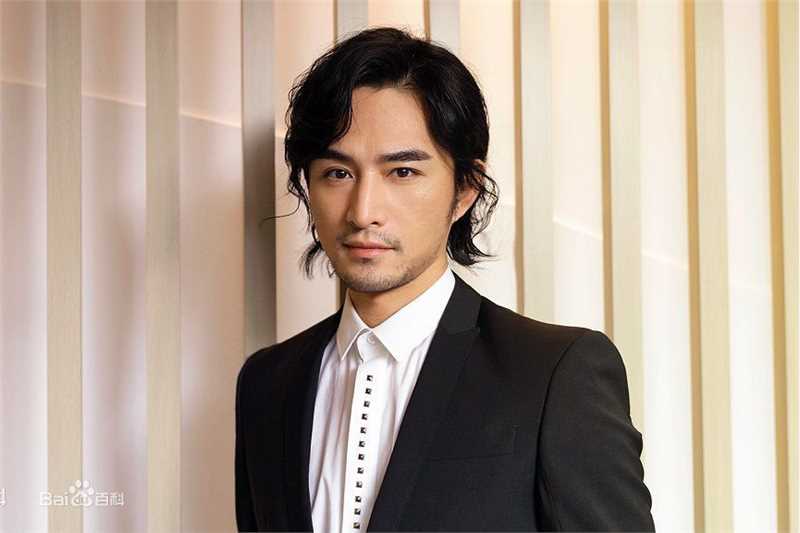 张晓晨(Edward Zhang)颁奖仪式照前后照片