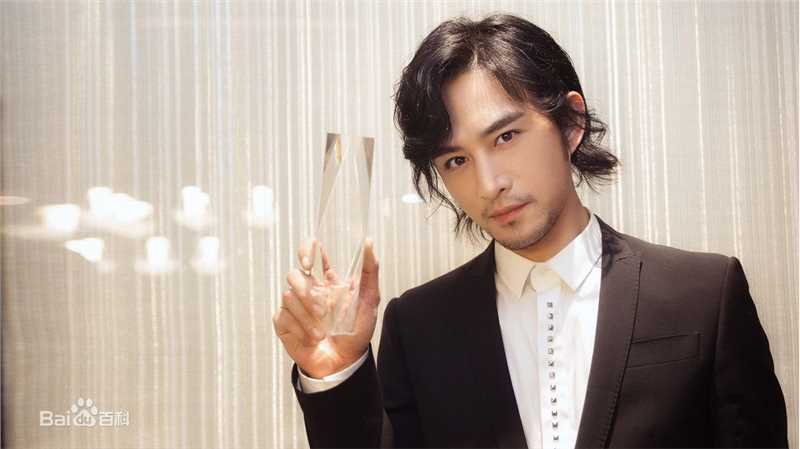 张晓晨(Edward Zhang)颁奖仪式照前后照片