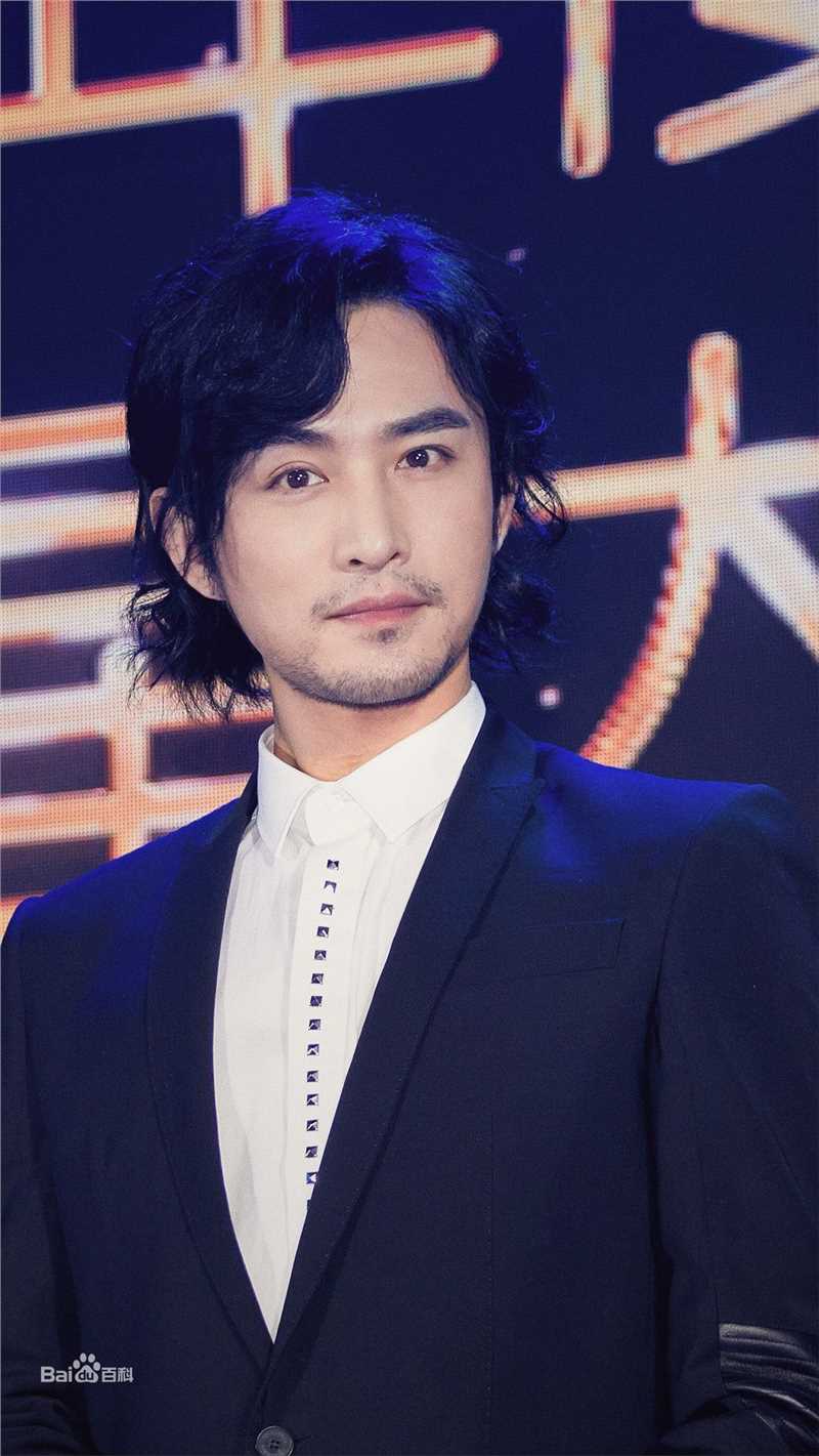 张晓晨(Edward Zhang)颁奖仪式照前后照片