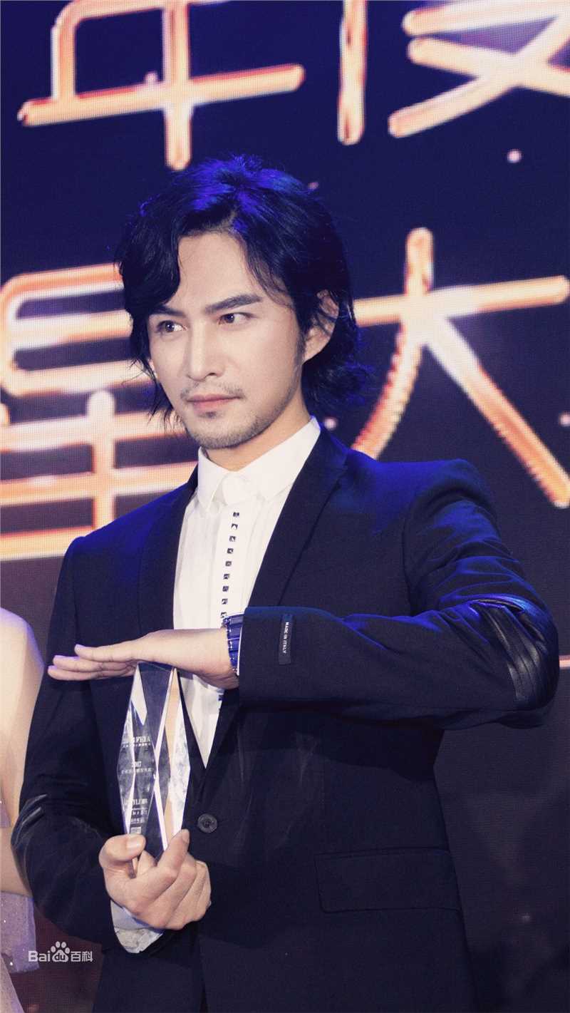 张晓晨(Edward Zhang)颁奖仪式照前后照片